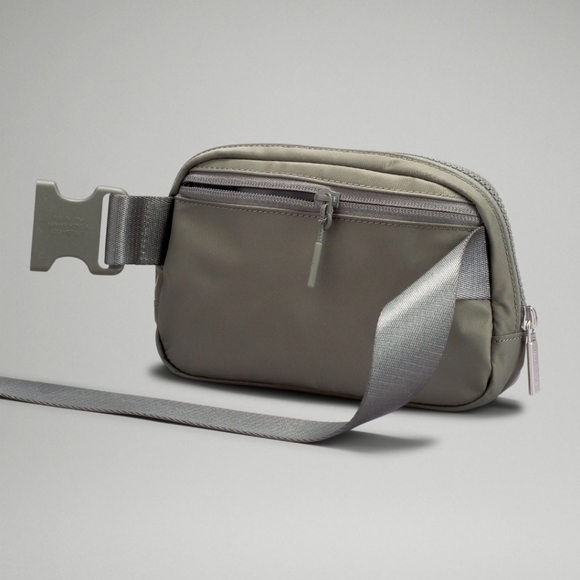 BNWT Lululemon Everywhere Belt Bag 1L Sage Grey - Picture 5 of 12